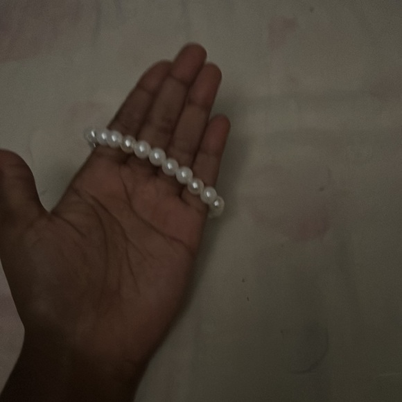 This is my pearl bracelet  made out of elastic string❤️!! - Picture 4 of 4